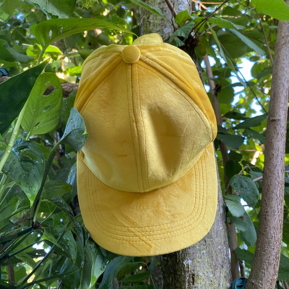 New clyde marigold velvet/micro suede hat